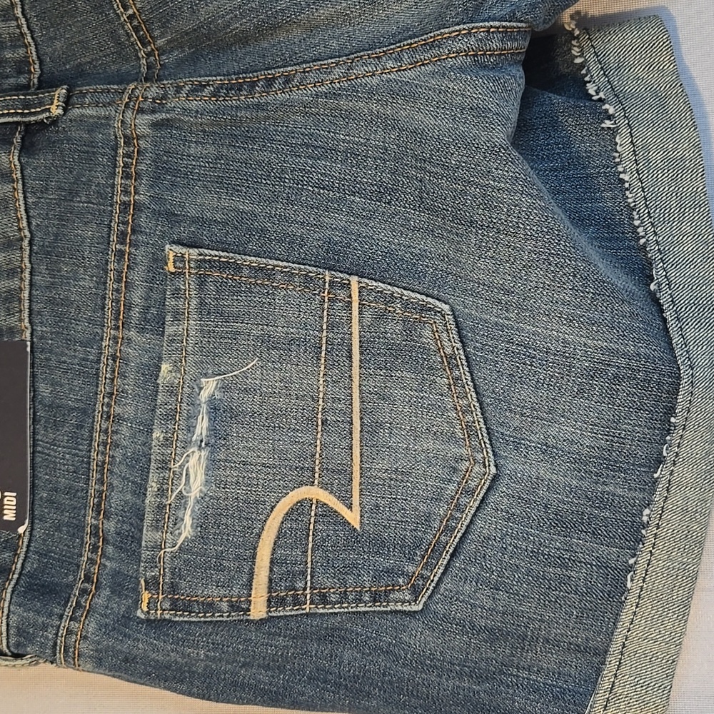 American Eagle Womens Distressed Midi Jean Shorts Size 10 Low Rise NWT - Picture 5 of 7